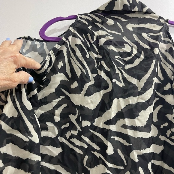 Very Sexy blouse it’s a little bit transparent - Picture 2 of 7